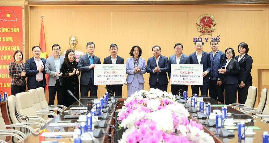 Bộ Y tế tiếp nhận 20 tấn hóa chất hỗ trợ các địa phương khắc phục hậu quả mưa lũ